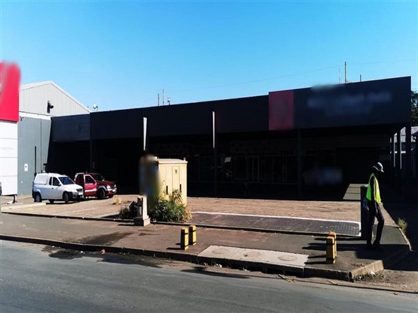 3894  m² Commercial space in Rossburgh