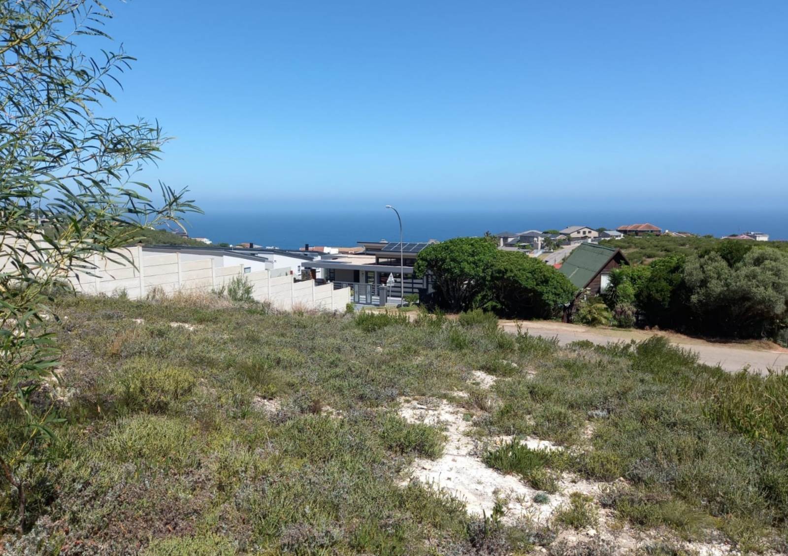 920 m² Land available in Dana Bay photo number 1