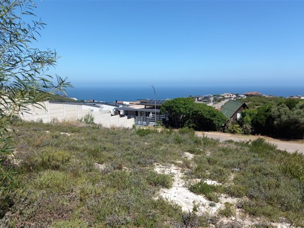 920 m² Land available in Dana Bay
