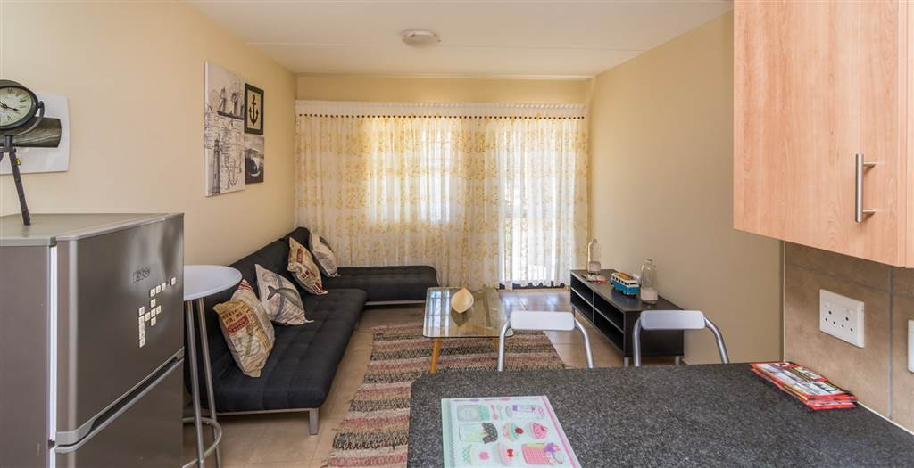 2 Bed Apartment in Pimville photo number 13