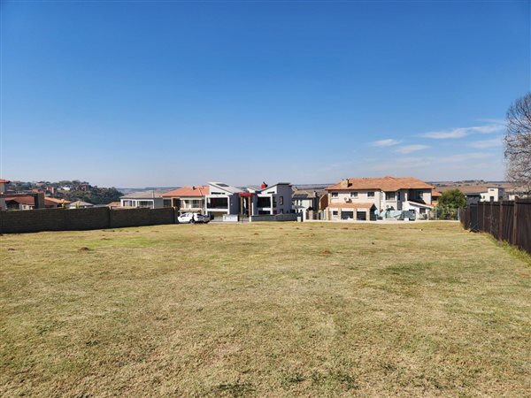 908 m² Land