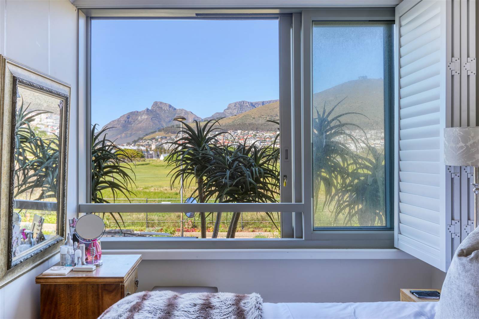 2 Bed Apartment in Mouille Point photo number 12