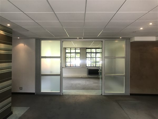 426.7  m² Commercial space