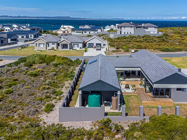 4 Bedroom House 4 Bedroom House