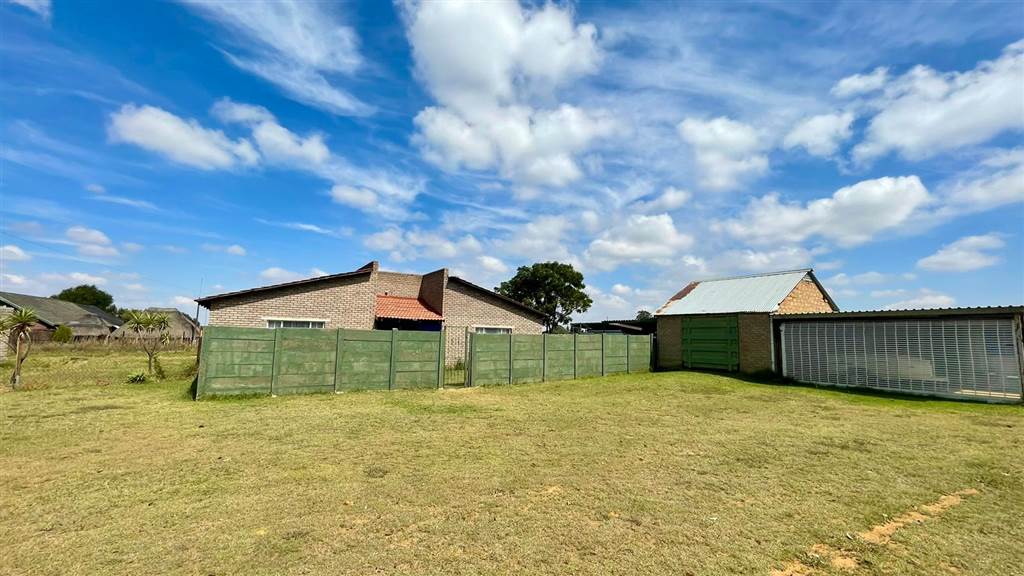 1.8 ha Farm in Randfontein photo number 2
