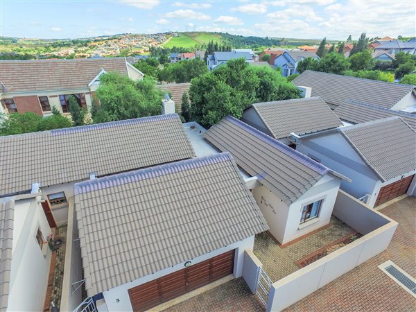 3 Bed Simplex in Rietvlei Heights Country Estate