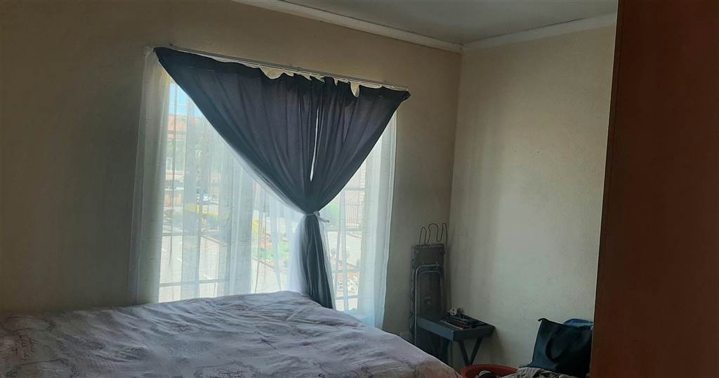 3 Bed Apartment in Waterval East photo number 8