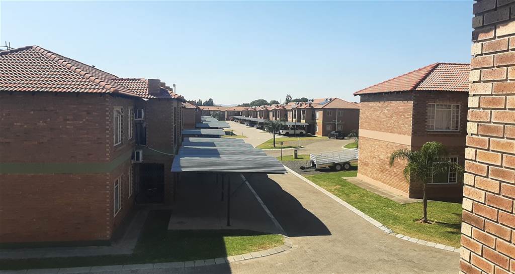 3 Bed Apartment in Waterval East photo number 16
