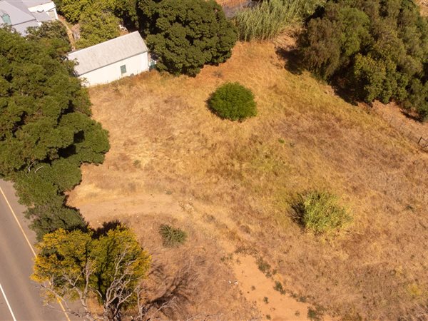 1 486 m² Land