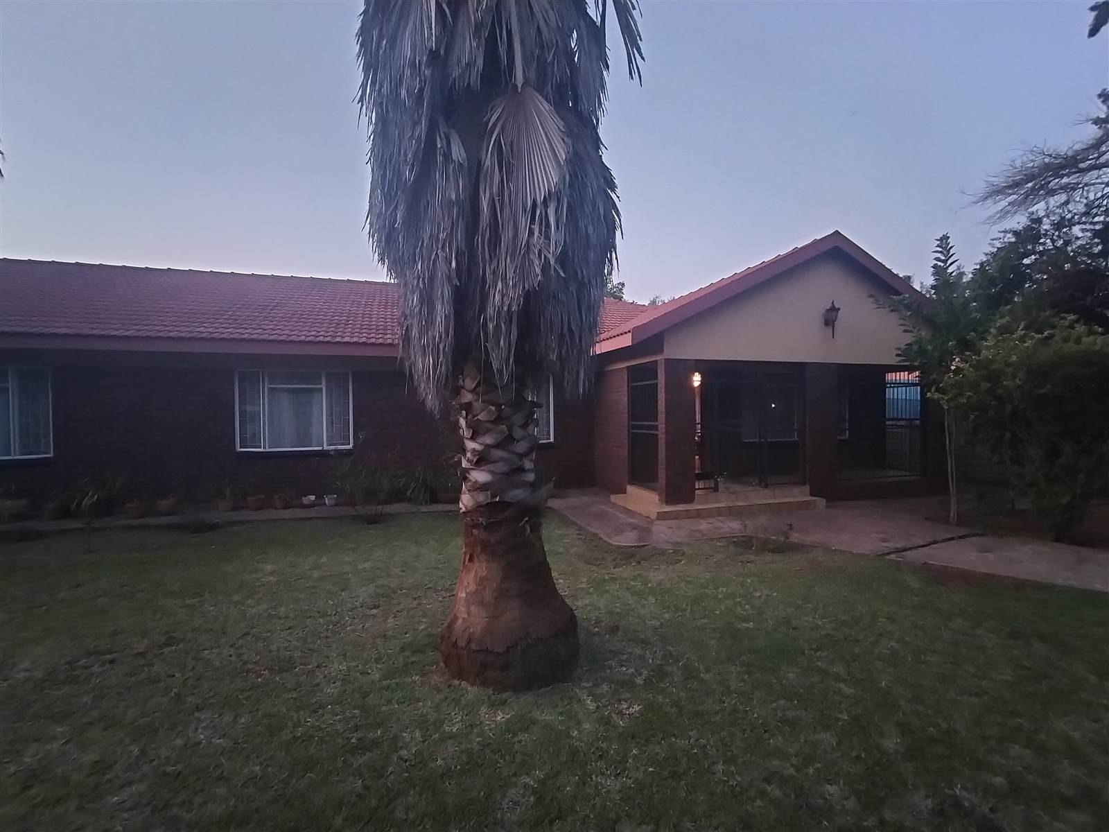 4 Bed House in Pretoria North photo number 2