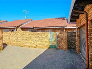 2 Bed Townhouse in Krugersdorp Central