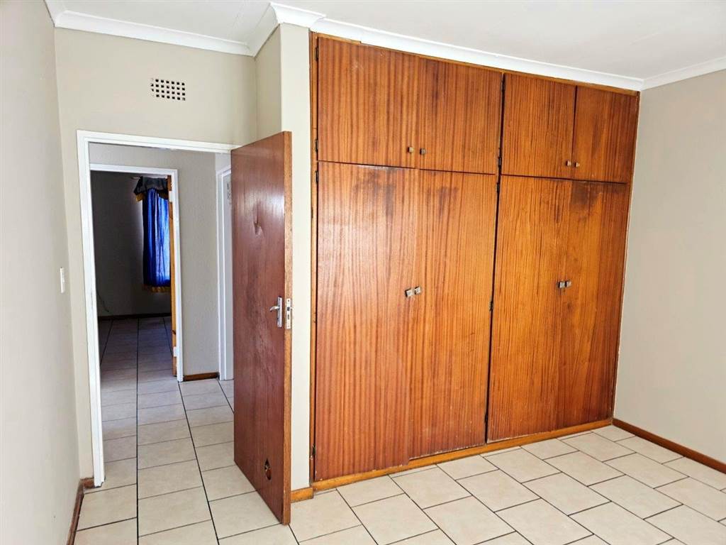 2 Bed Townhouse in Krugersdorp Central photo number 13