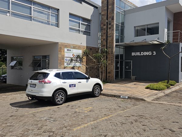175  m² Commercial space in Highveld