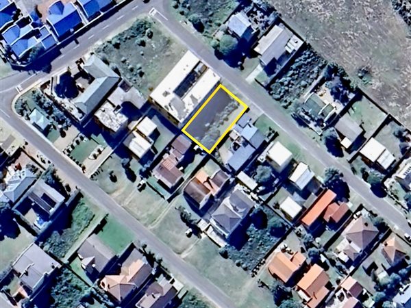 595 m² Land available in De Kelders