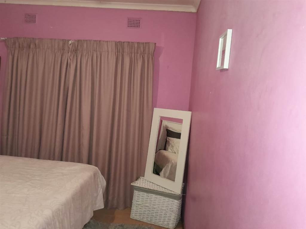 4 Bed House in Esikhawini photo number 8