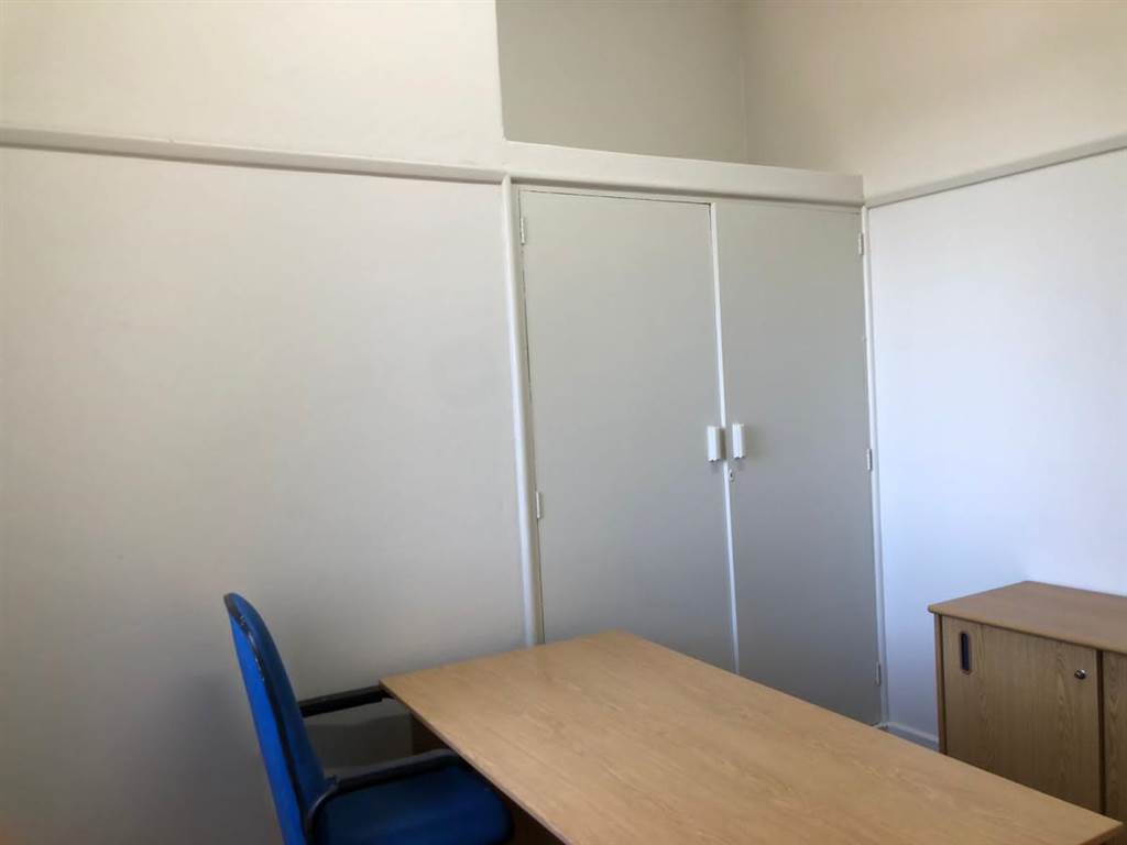 100  m² Office Space in Athlone photo number 9