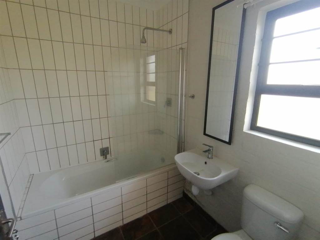 1 Bed Flat in Groenvlei photo number 5