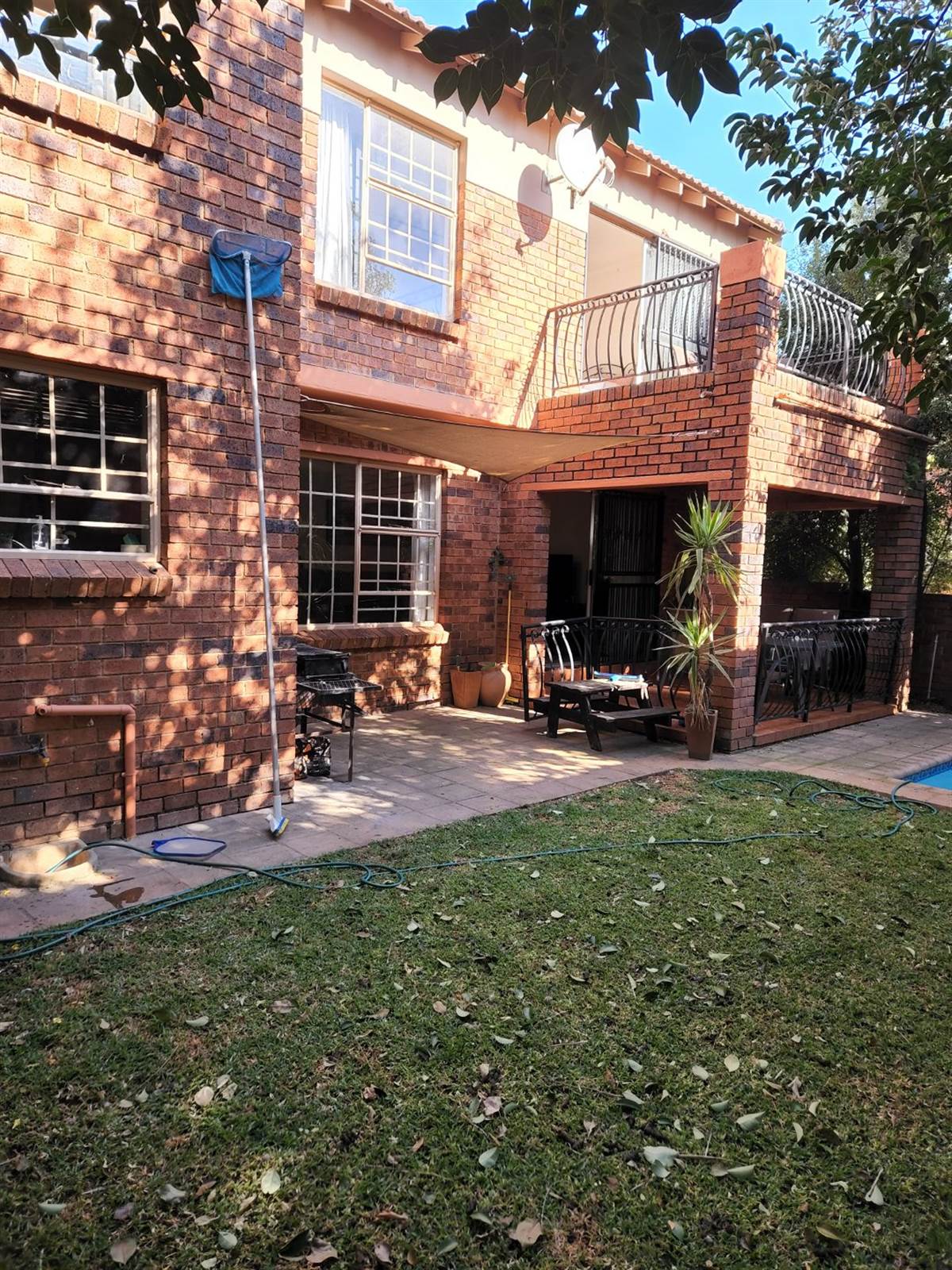 3 Bed Townhouse in Willowbrook photo number 1