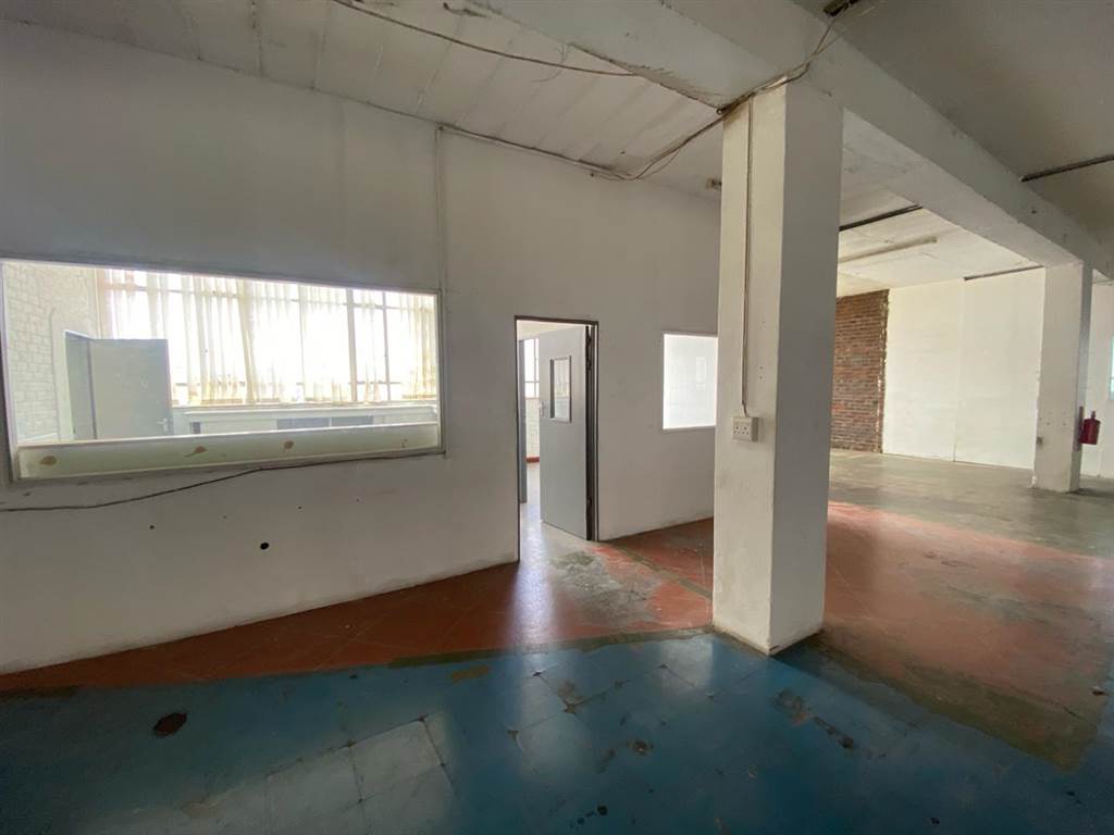709  m² Industrial space in Industria North photo number 4