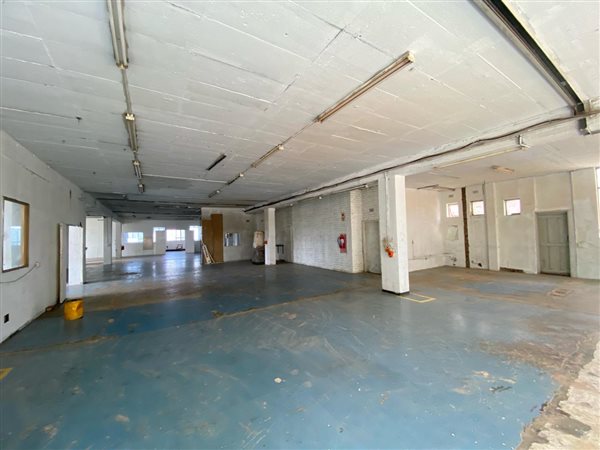 709  m² Industrial space in Industria North