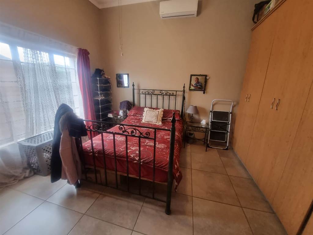 2 Bed Townhouse in Waterval East photo number 19