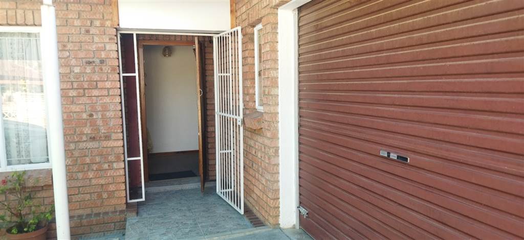 3 Bed House in Vryburg photo number 16