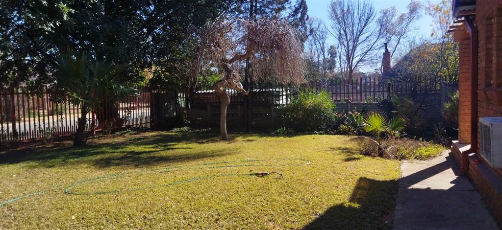 3 Bed House in Vryburg photo number 4