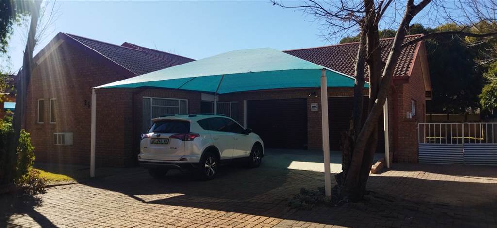 3 Bed House in Vryburg photo number 13
