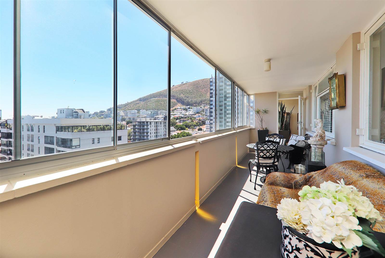 3 Bed Apartment in Sea Point photo number 11