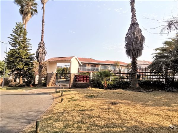3 Bedroom Townhouse 3 Bedroom Townhouse