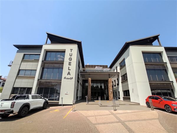 815  m² Commercial space