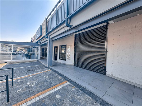 198  m² Retail Space in Fairland