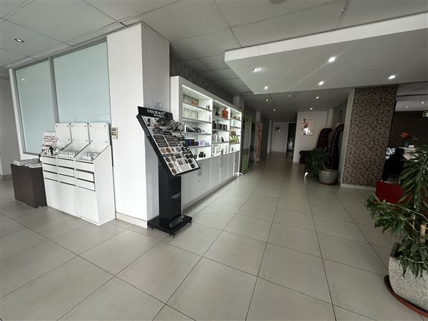 556  m² Commercial space in Rivonia