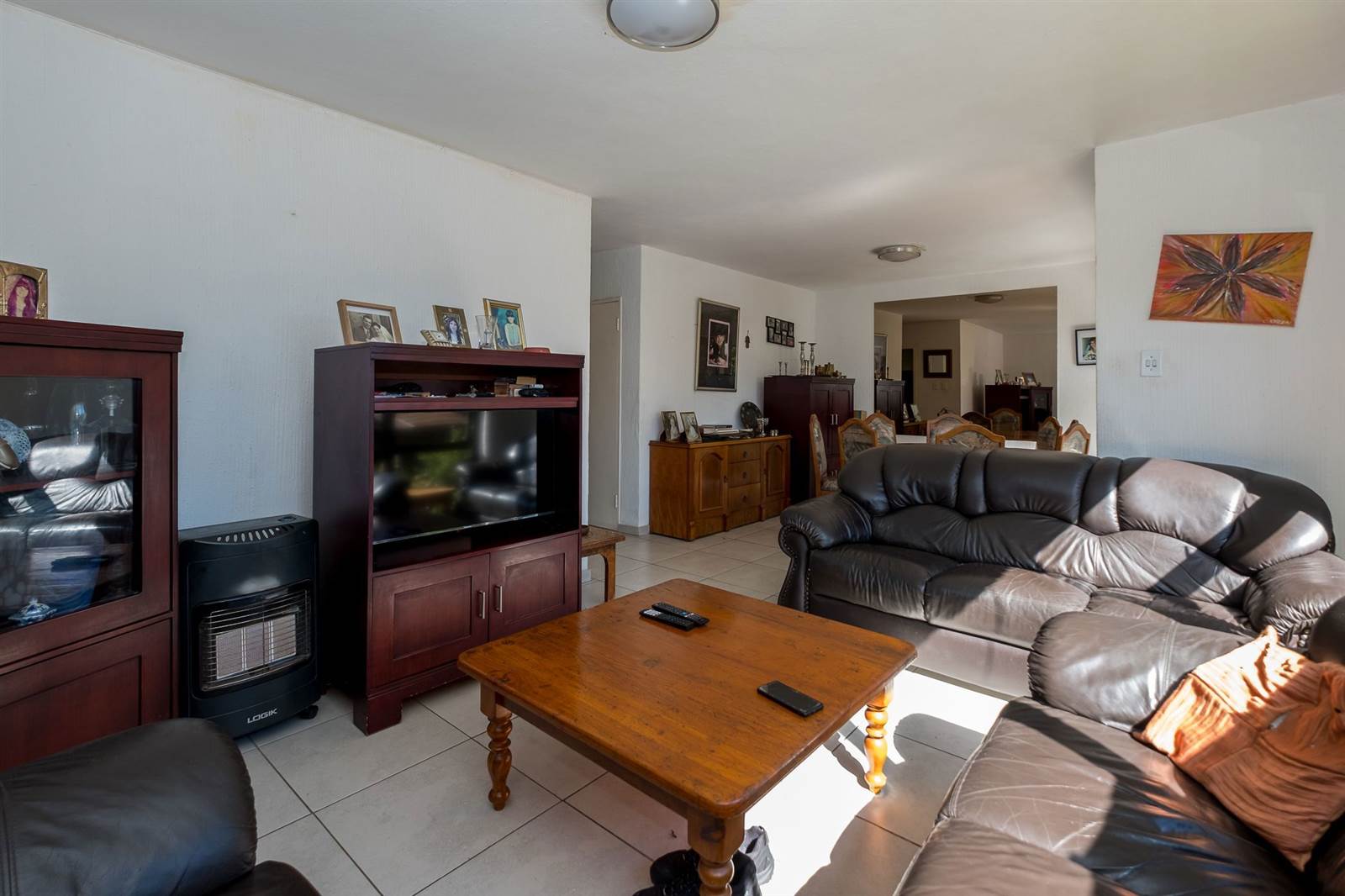 3 Bed Apartment in Corlett Gardens photo number 6