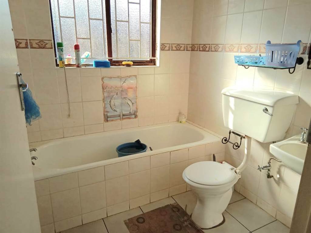 3 Bed Simplex in Empangeni Central photo number 9