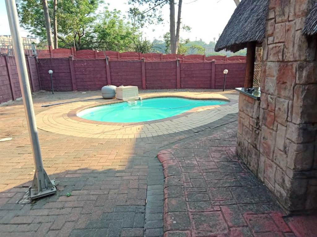 3 Bed Simplex in Empangeni Central photo number 11