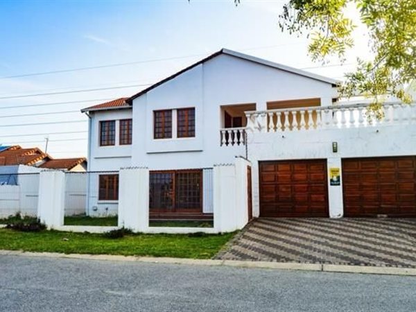 4 Bed House in Bromhof
