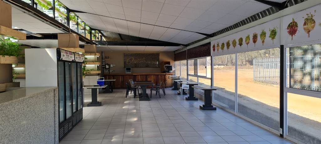 700  m² Commercial space in Hartbeespoort Dam photo number 4