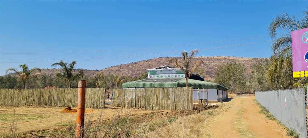 700  m² Commercial space in Hartbeespoort Dam photo number 1