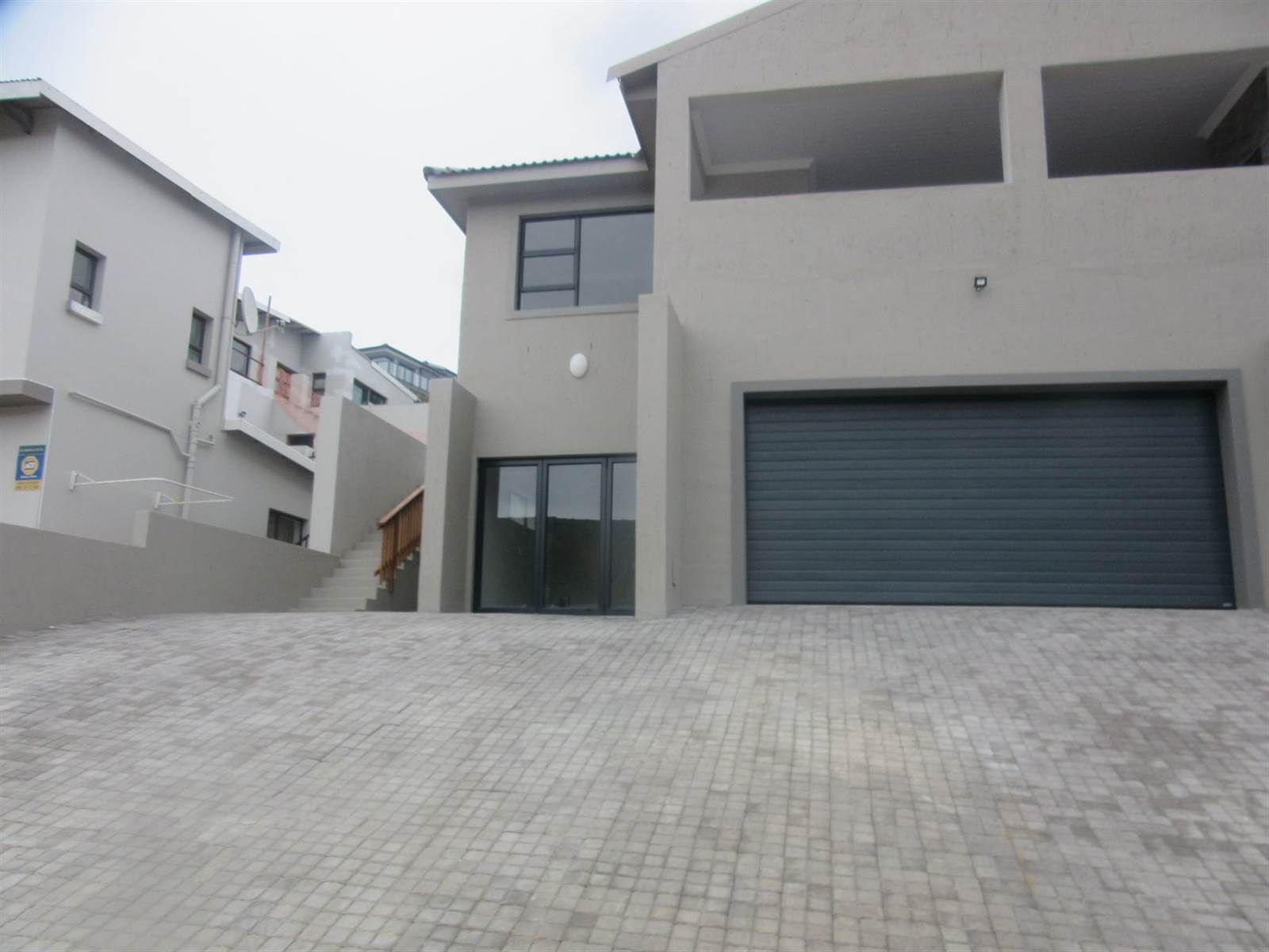 3 Bed House in Island View photo number 1