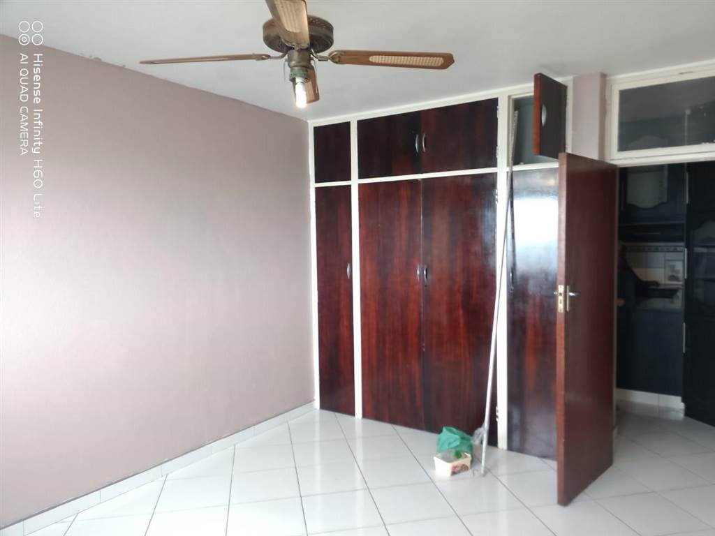 2 Bed Apartment in Amanzimtoti photo number 15