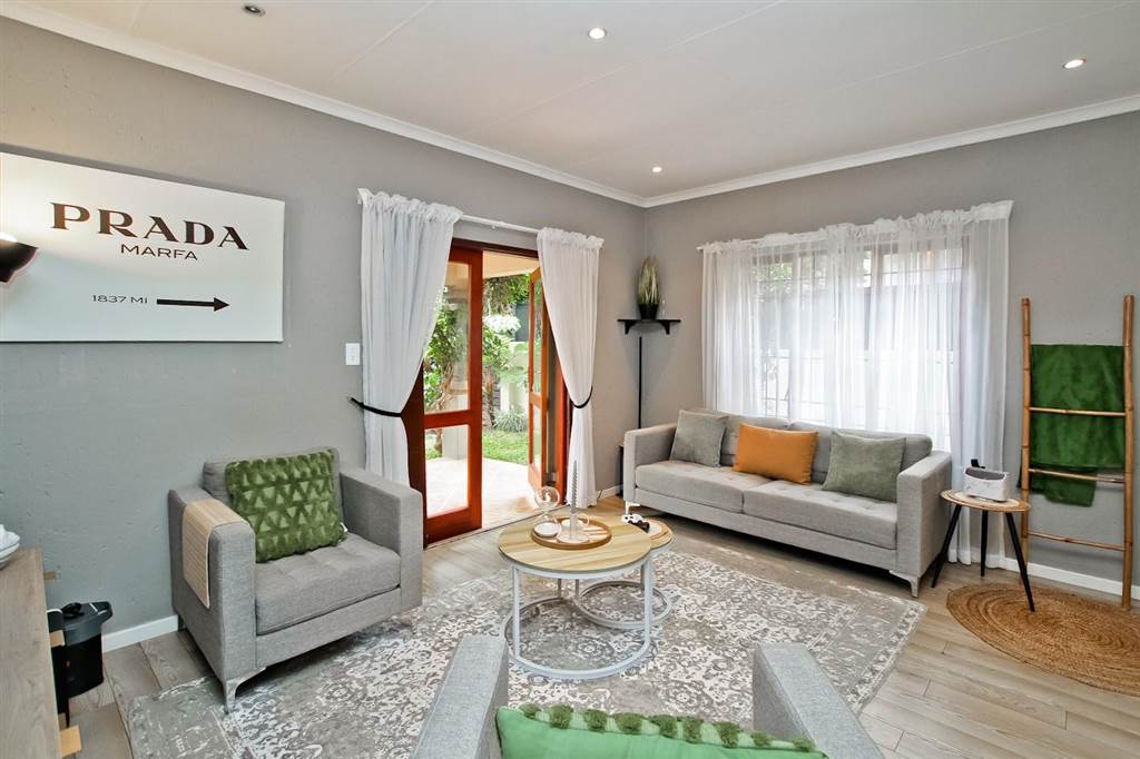 2 Bed Townhouse in Douglasdale photo number 4