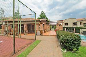 2 Bed Townhouse in Douglasdale photo number 23