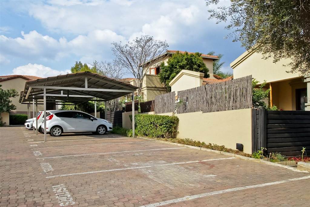 2 Bed Townhouse in Douglasdale photo number 26