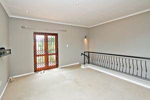 2 Bed Townhouse in Douglasdale photo number 9