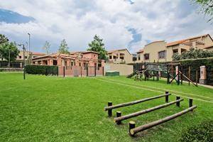 2 Bed Townhouse in Douglasdale photo number 24