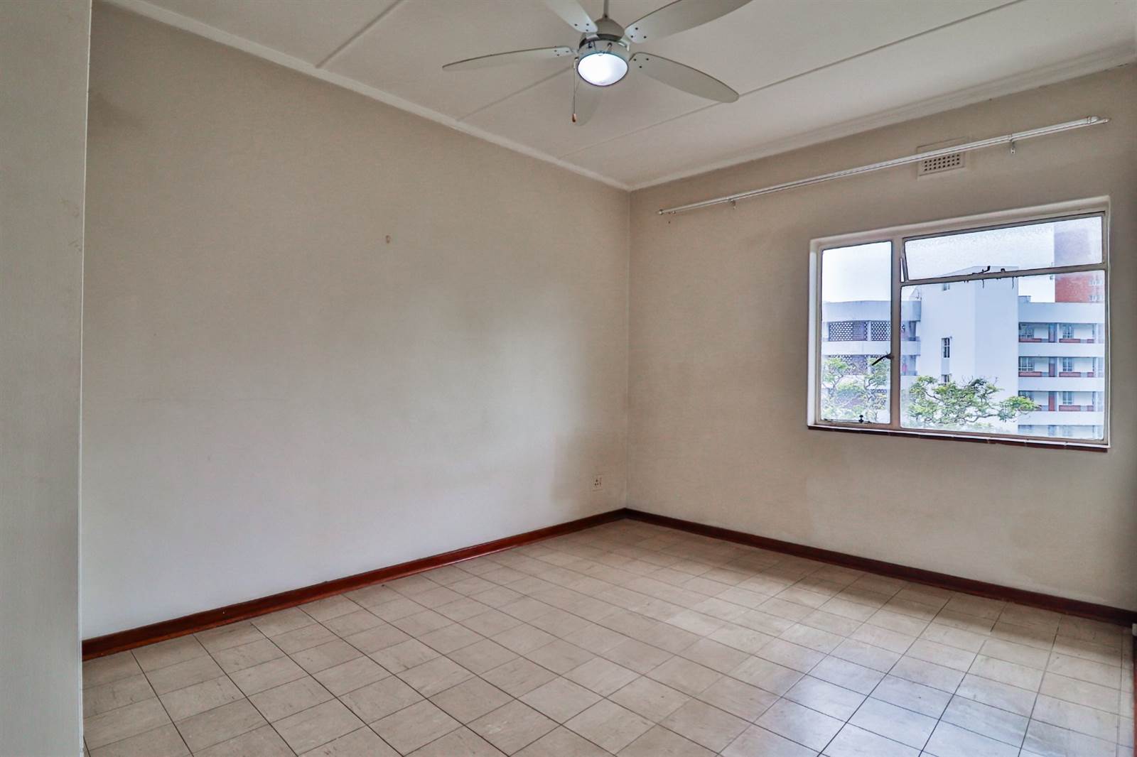 1 Bed Apartment in Pinetown Central photo number 5