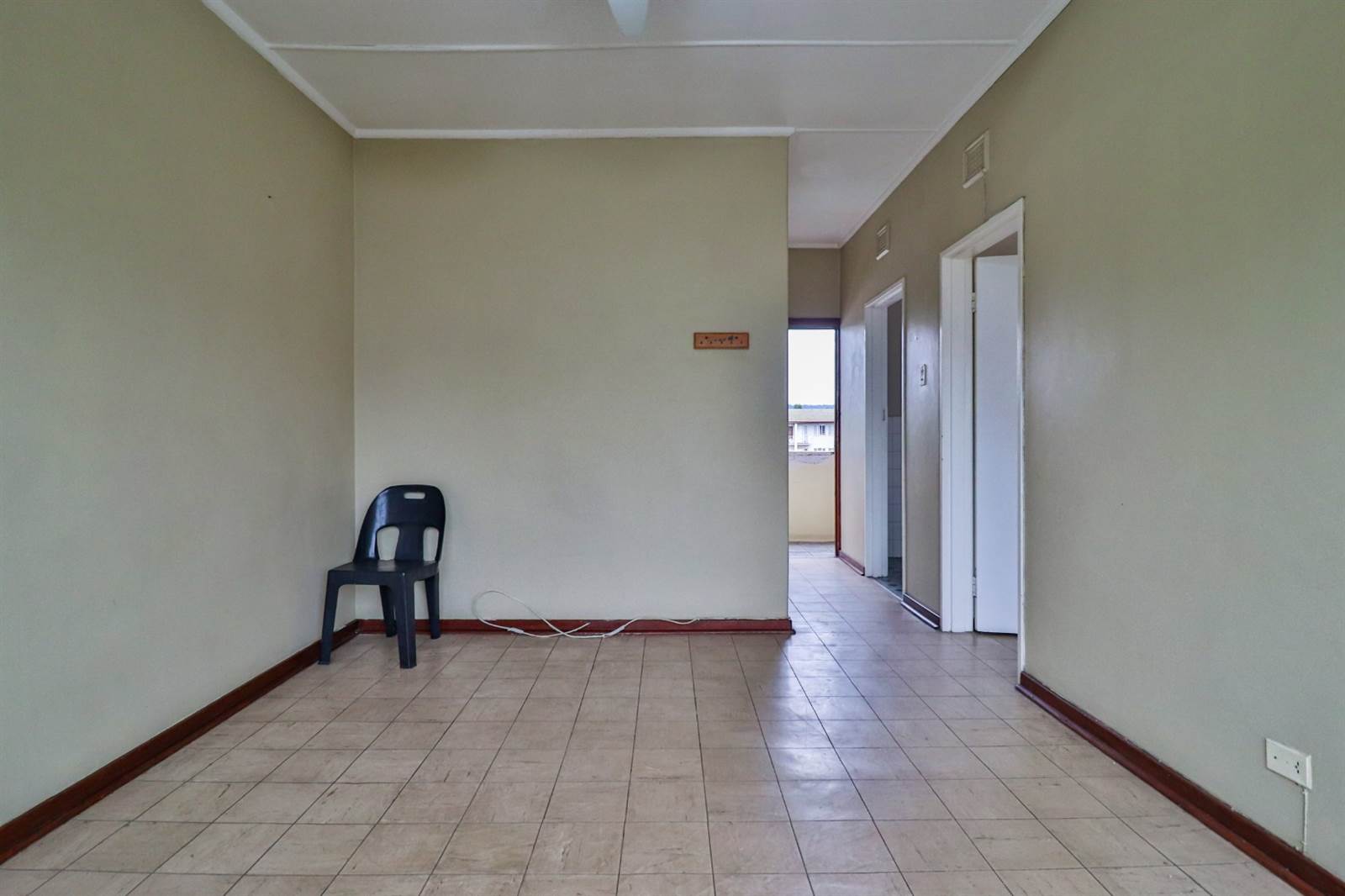 1 Bed Apartment in Pinetown Central photo number 10