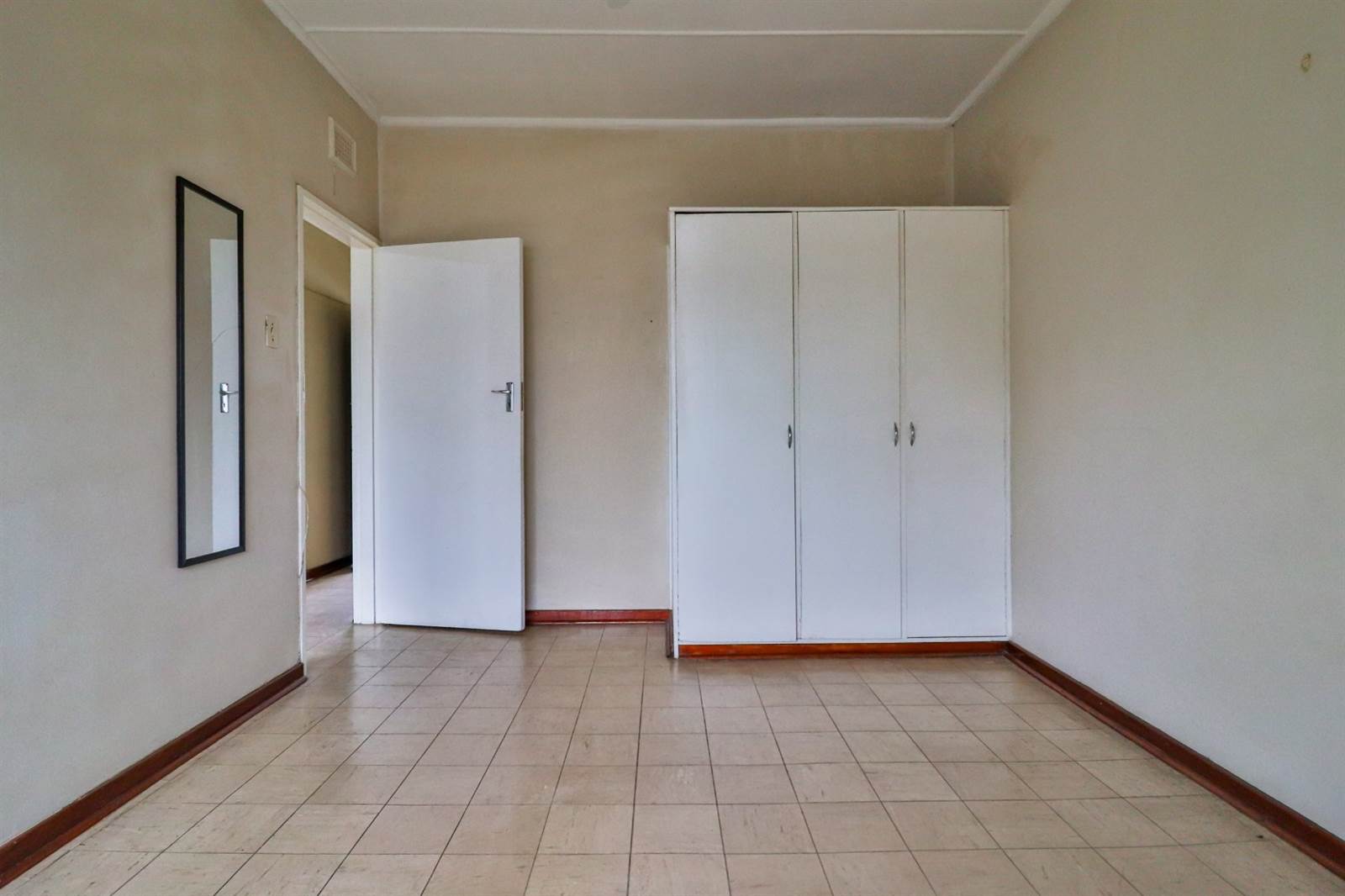 1 Bed Apartment in Pinetown Central photo number 12
