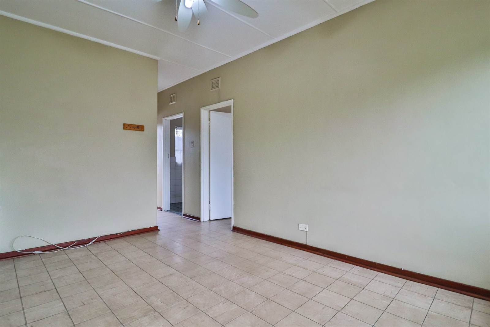 1 Bed Apartment in Pinetown Central photo number 8